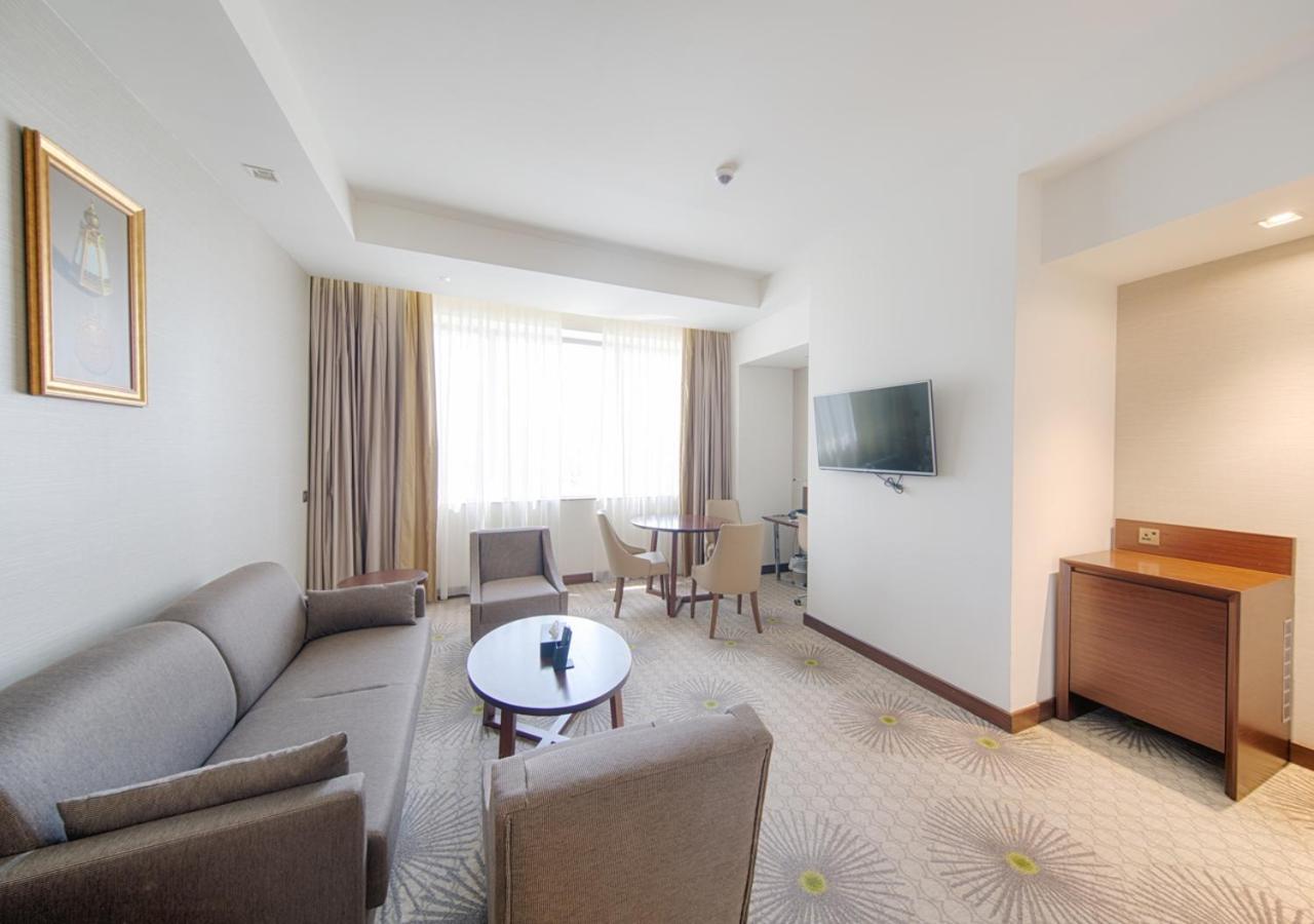 Holiday Suites Al Azizia Mekka Exteriér fotografie A room at the hotel