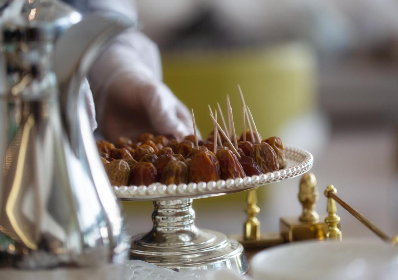 Holiday Suites Al Azizia Mekka Exteriér fotografie Dates are a traditional food in the Middle East.