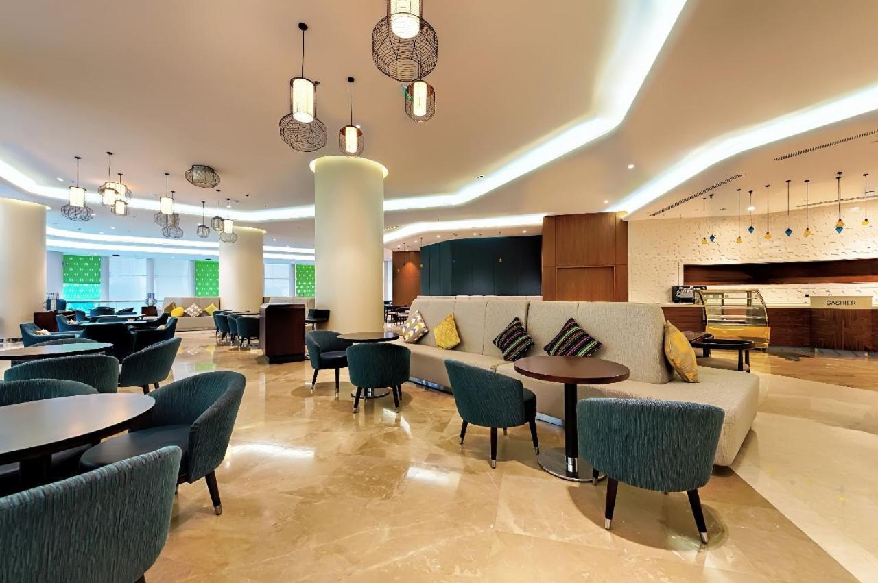 Holiday Suites Al Azizia Mekka Exteriér fotografie The hotel's lobby