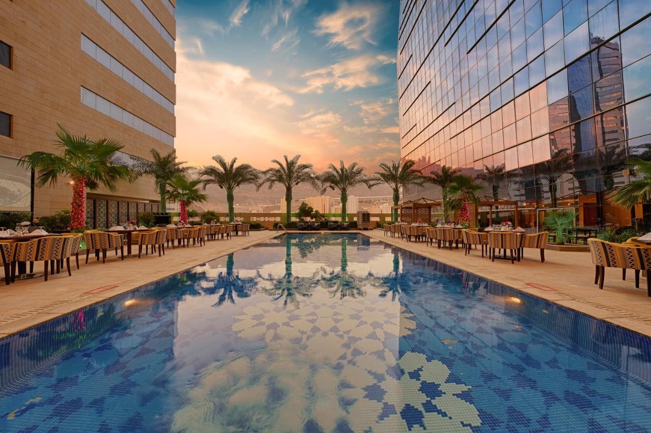 Holiday Suites Al Azizia Mekka Exteriér fotografie The pool at Jumeirah Jumeirah