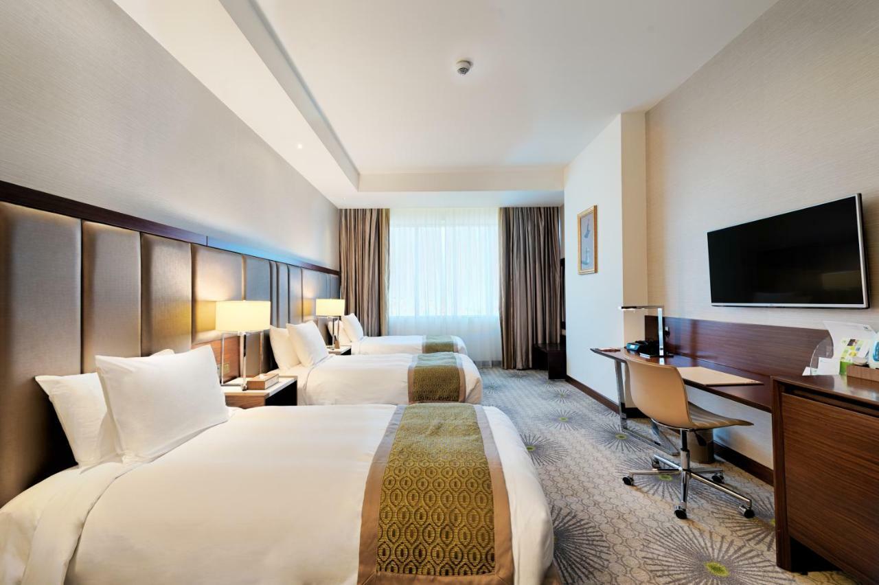 Holiday Suites Al Azizia Mekka Exteriér fotografie A room at the hotel