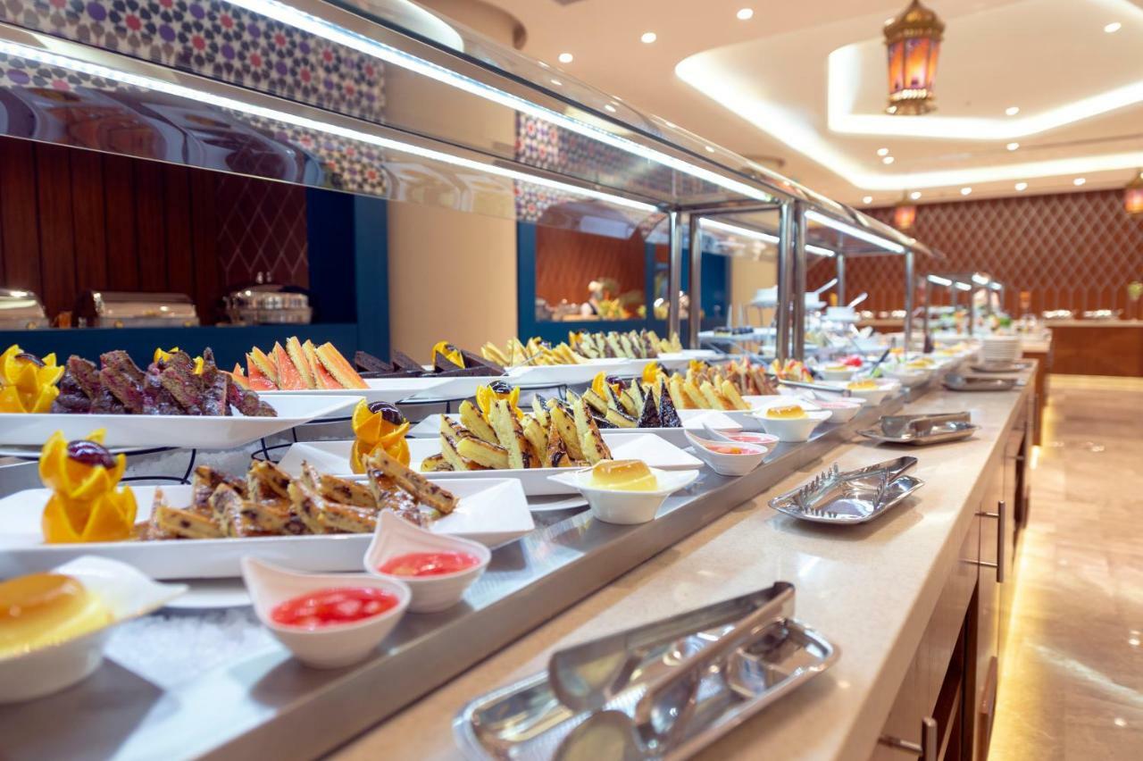 Holiday Suites Al Azizia Mekka Exteriér fotografie Buffet at the hotel
