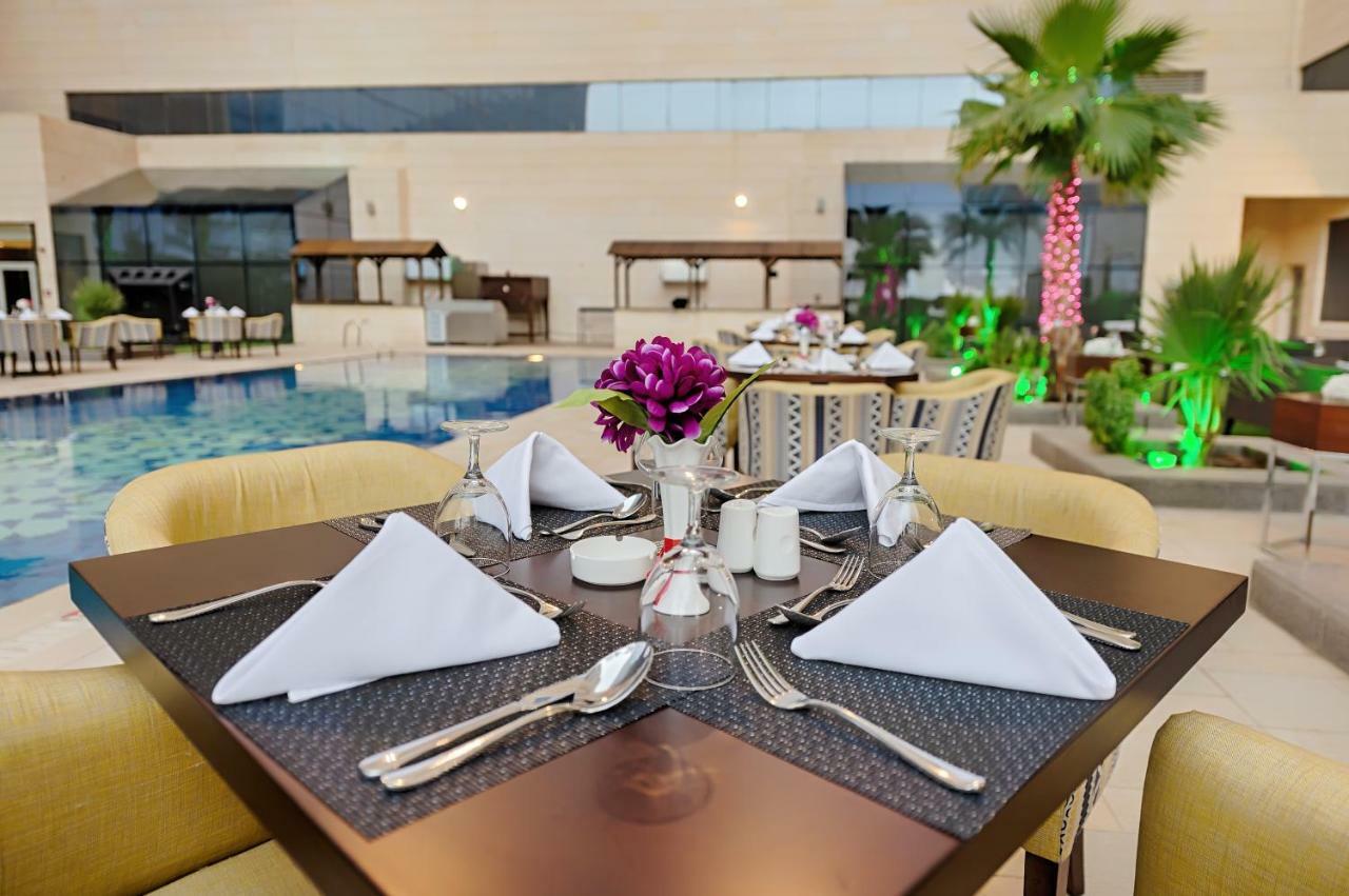 Holiday Suites Al Azizia Mekka Exteriér fotografie The hotel's restaurant